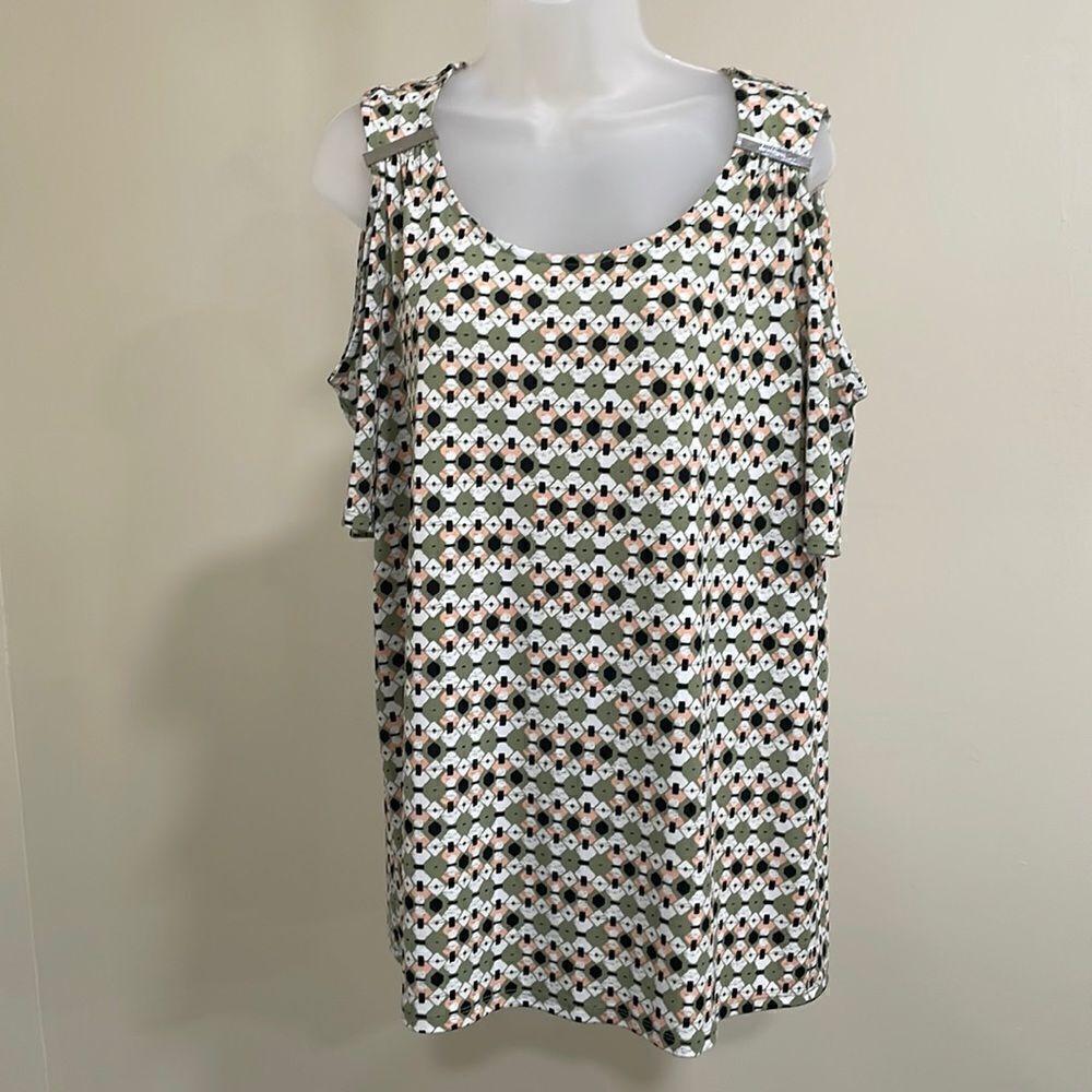 NWOT New Directions Cold Shoulder Blouse. Size M medium 8/10